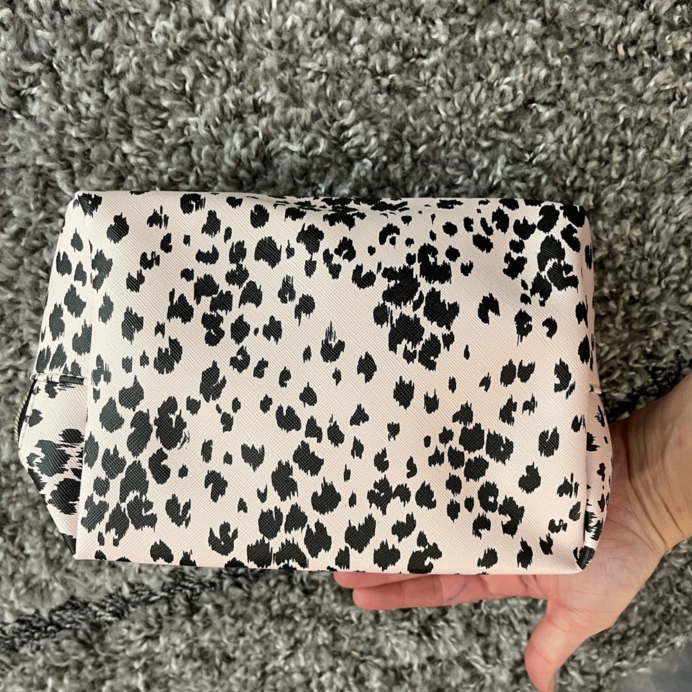 NWOT TRINA TURK BLACK AND WHITE/CHEETAH COSMETIC BAG